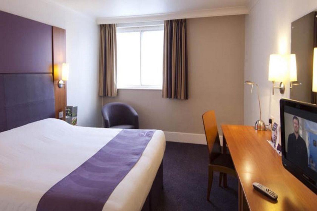 Premier Inn Leek Town Centre Exterior photo
